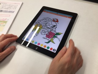 iPadで塗り絵（Kさん）